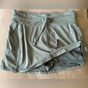 Green striped skort medium